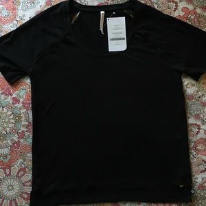 Fabletics Tops - Fabletics Cutout River Tee, NWT! Fabletics Tops - Fabletics Cutout River Tee, NWT!